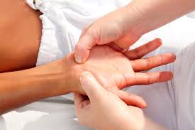Benefícios de Massagem nas Mãos